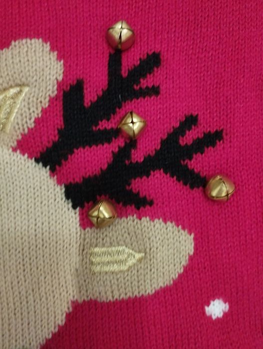 Новорічний светрик з бон боевиками ,які дзвонять.