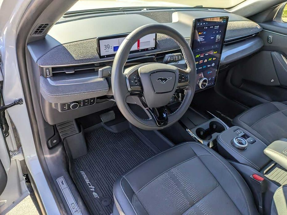 Ford Mustang Mach-E GT      2023