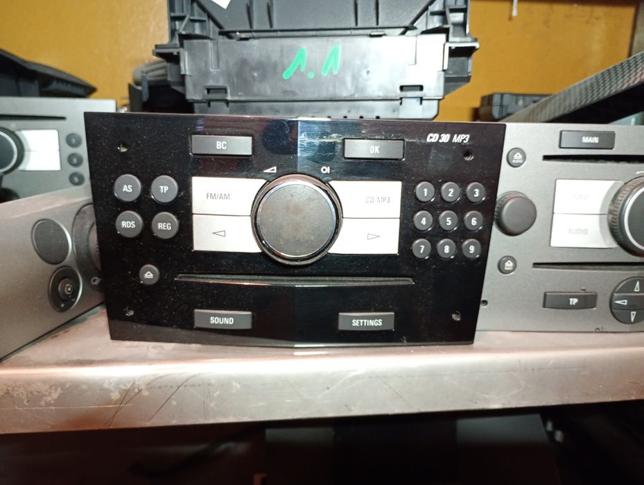 Radio Astra H Zafira B  CD 30MP3 Piano Black