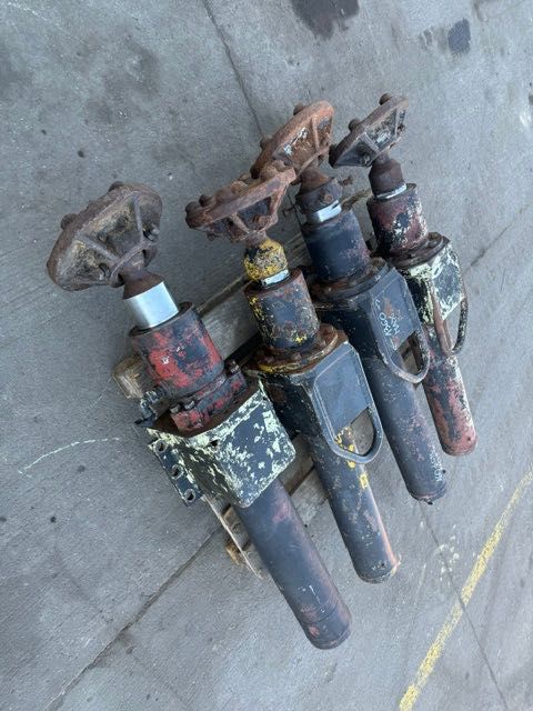 4 kompletne podpory hydrauliczne do wiertnicy