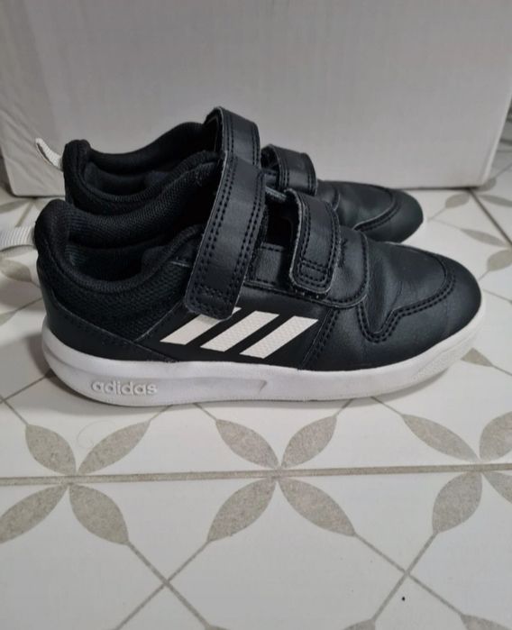 Czarne buty z adidasa dla chlopca rozmiar 28