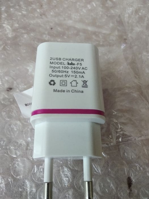 Блок живлення з двома роз'ємом