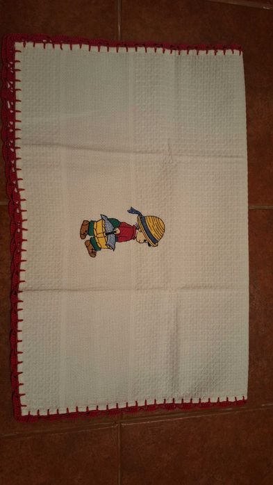 Pano de cozinha bordado a mão