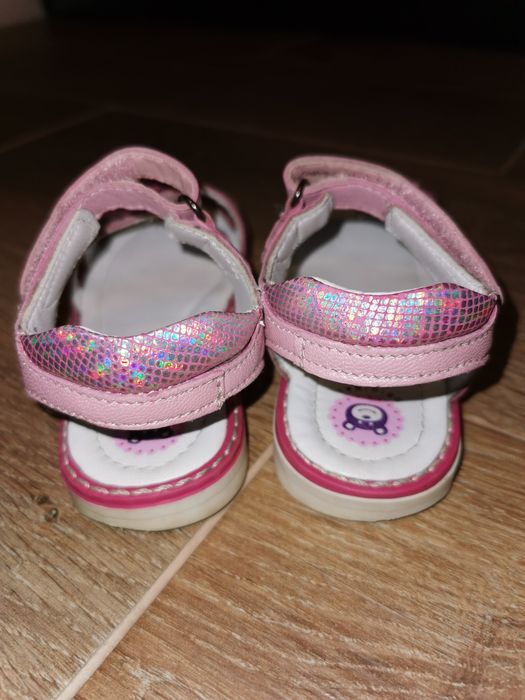 Sandałki buty Lasocki Kids stan bdb r.24