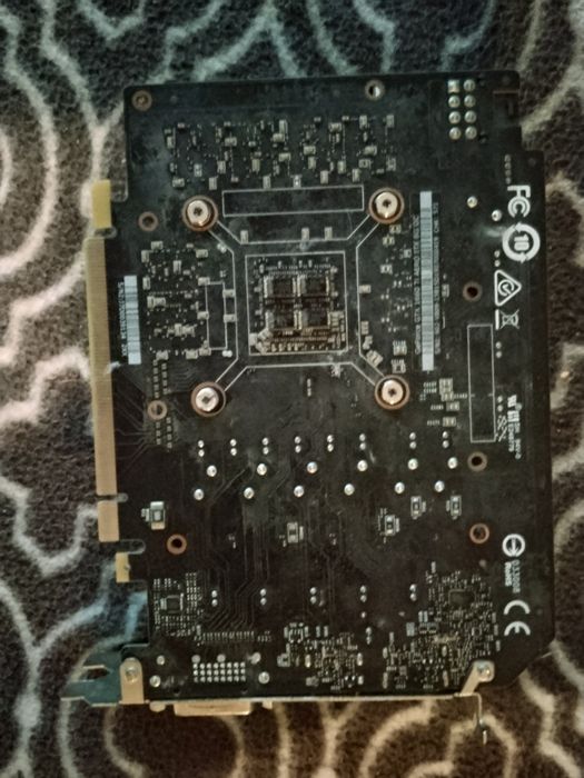 Відеокарта 1660ti  старого випуску видає на зображенні артефакти