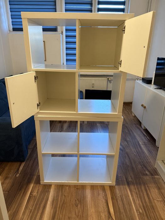 Biblioteczka z szafkami