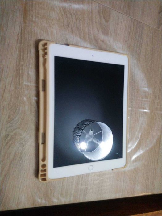 iPad Gen 6 (2018) – Sem arranhões, 32GB