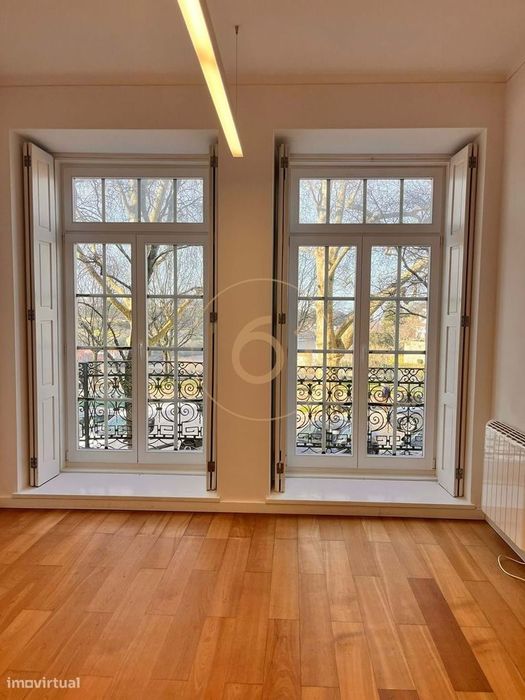 Escritório, no Porto, no Passeio das Virtudes.