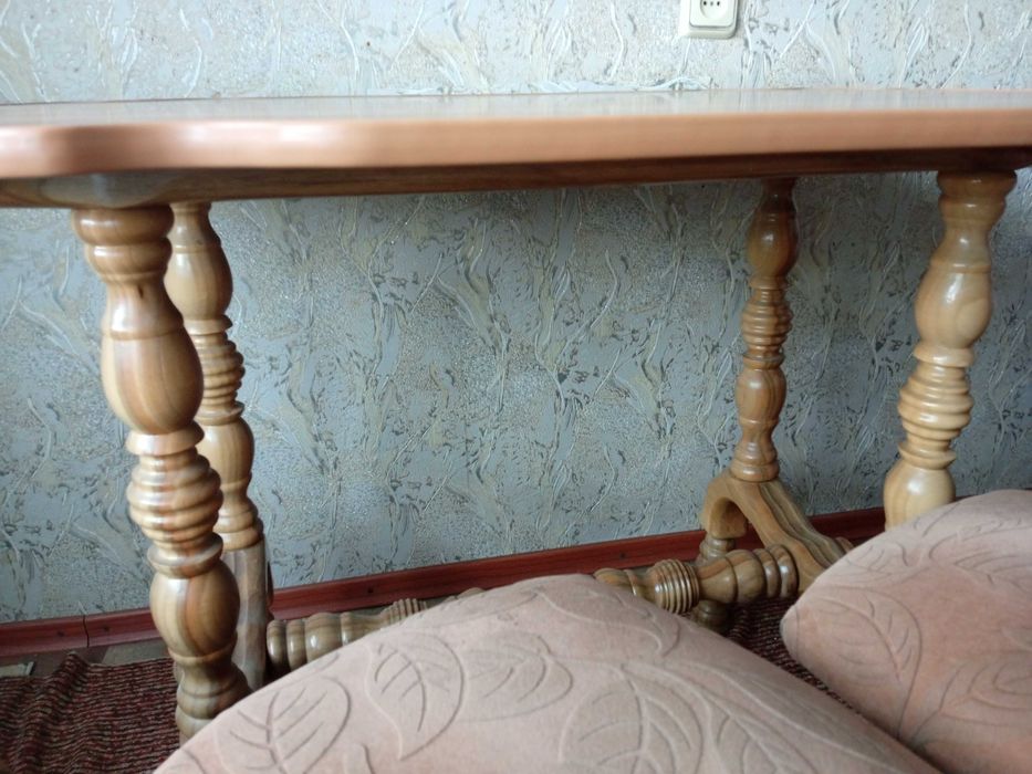 Кухонный стол 71 * 112 см. и 4 стула