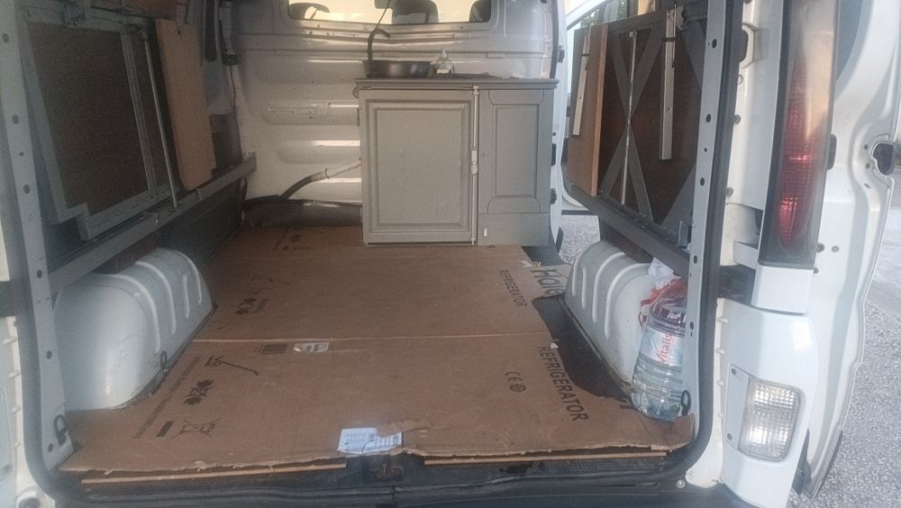 Opel Vivaro -  homolgada para especial dormitório