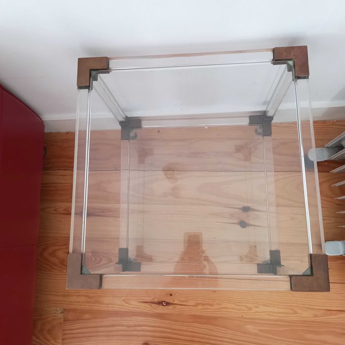 Mesa de apoio em acrílico e vidro