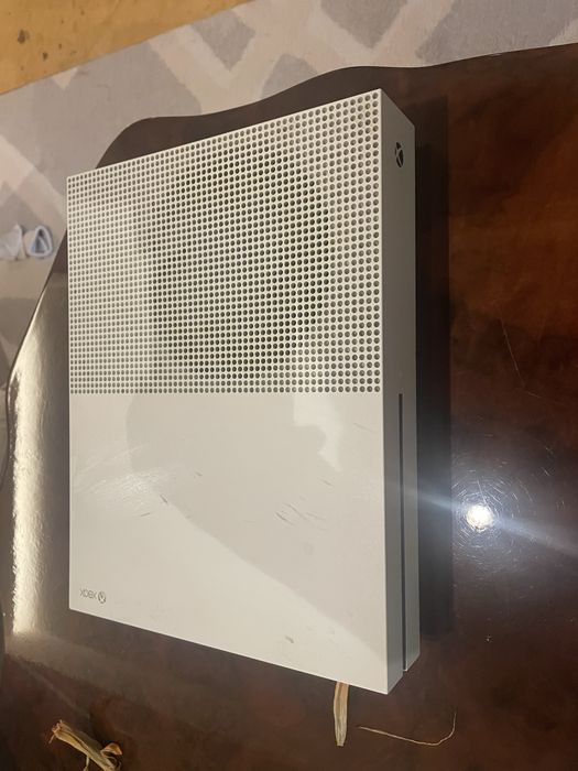 Xbox One S (2016) – 1TB – Sem comandos