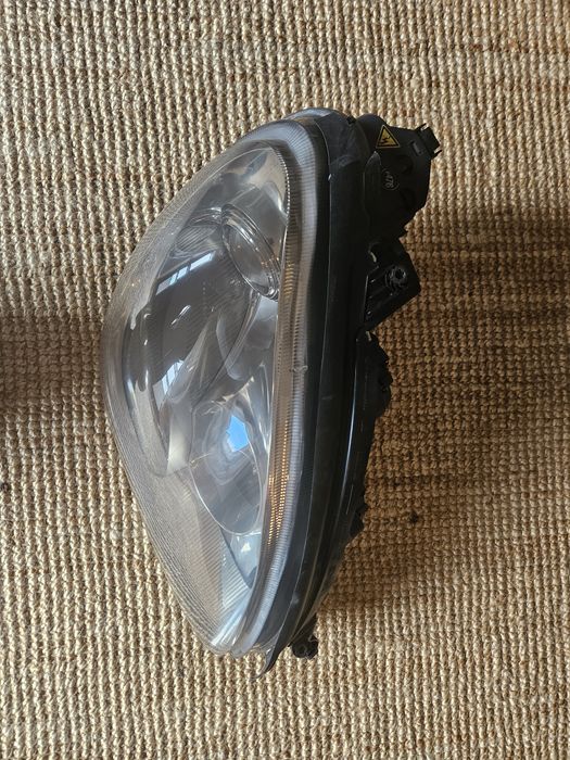 Faróis Mercedes-Benz