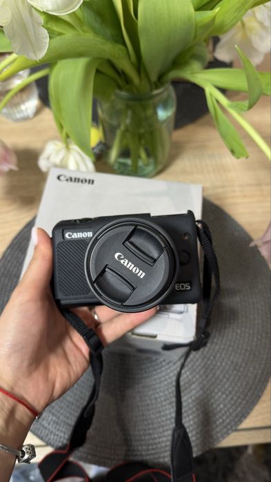 Фотоапарат Canon eos m200