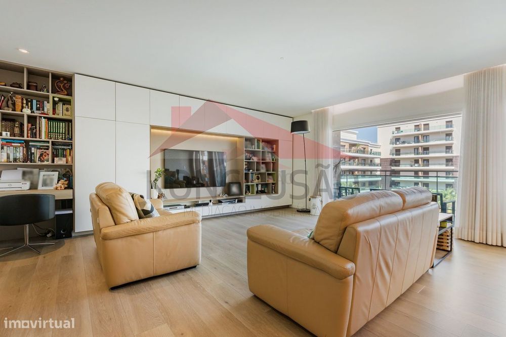 Terraços da Ponte - T3 em ótimo estado com garagem e arrecadação