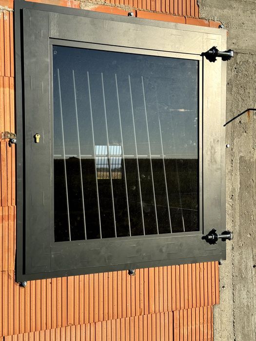 Okno stajenne stalowe do stajni garażu okno stalowe okno gospodarskie