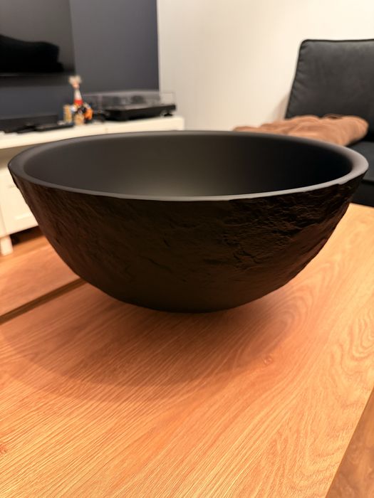 Umywalka czarna nablatowa ze strukturą