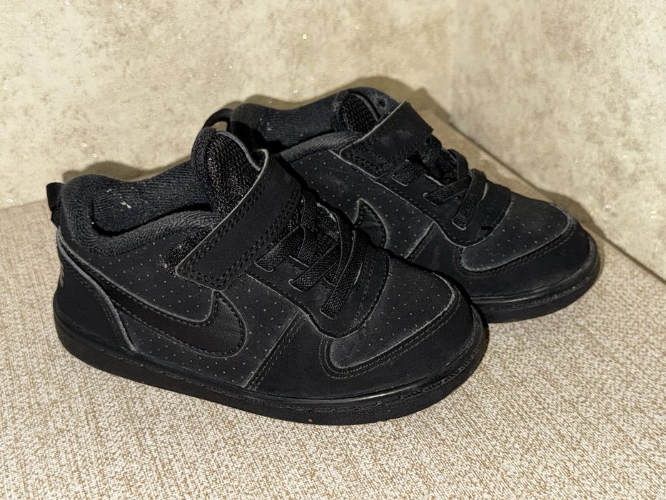 Кросівки дитячі  nike в новому стані