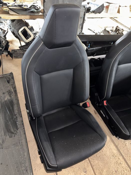 Сидіння Tesla Cybertruck