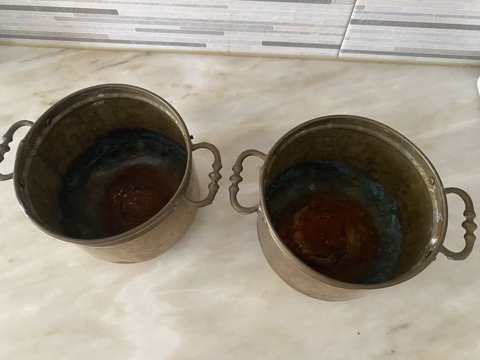 Par de cachepots antigos em latao artesanal martelado