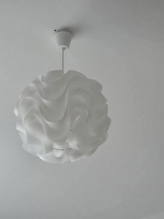 Lampa wiszaca biała