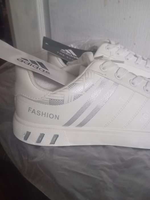 Продам кросівки, Новие