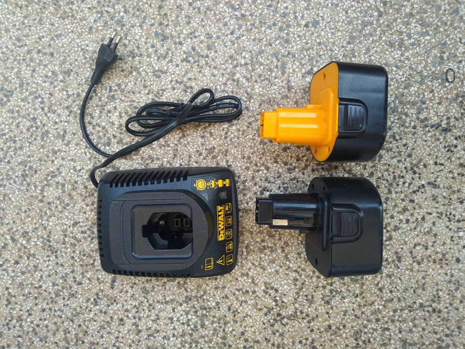 Carregador Dewalt e duas baterias
