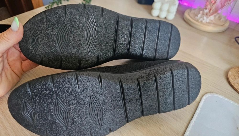 Sapatos pretoa meia estação