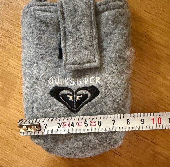 Сірий фетровий чохол для телефону  Quiksilver.