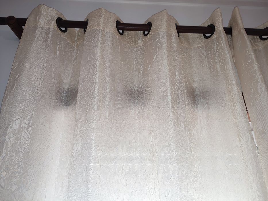 Cortinados par com ilhós