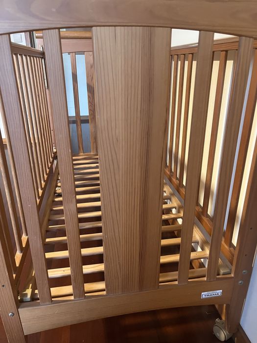 Cama de grades de madeira -criança