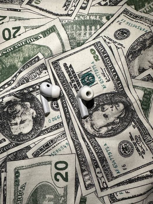 Продам бездротові  навушники Samsung Galaxy Buds3 FE