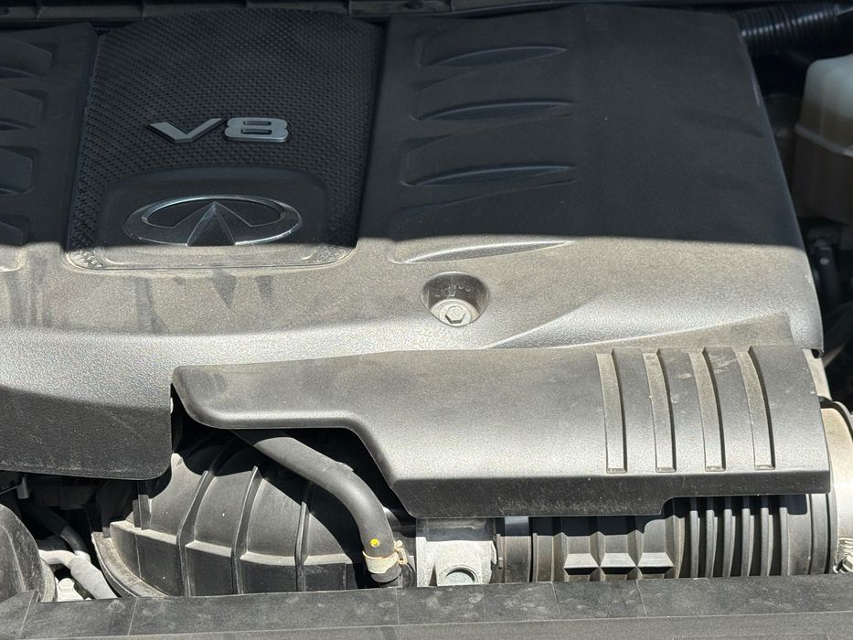Samochód infiniti QX80