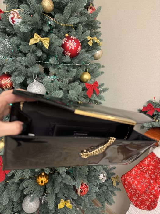 Лакова вечірня сумочка на ланцюжку, золота фурнітура