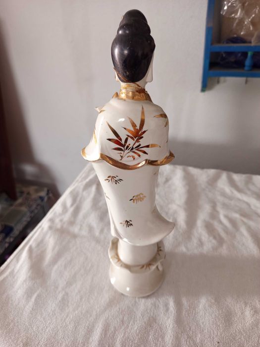 Deusa Chinesa da Felicidade com flor de lótus. 30 cm