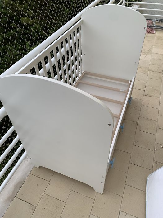 Berço criança com estrado e 2 colchões
