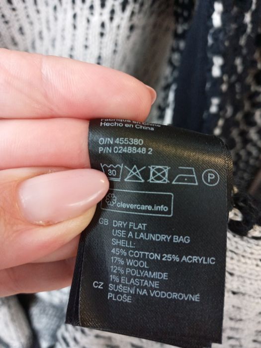 PROMOCJA Stylowy oversize'owy czarno-biały płaszcz z dzianiny H&M z we