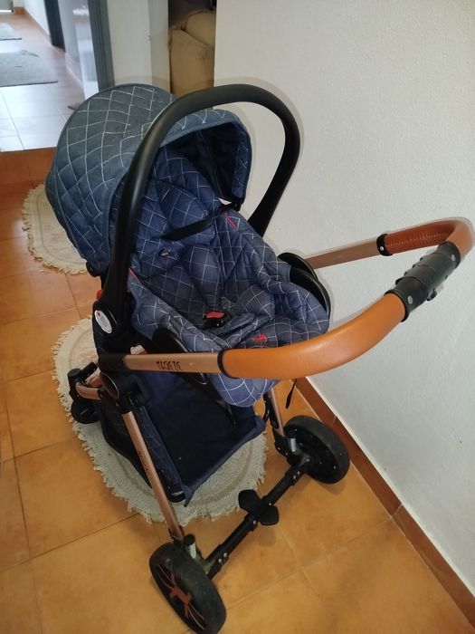 Carrinho de bebê 3 em 1 multifunções semi novo