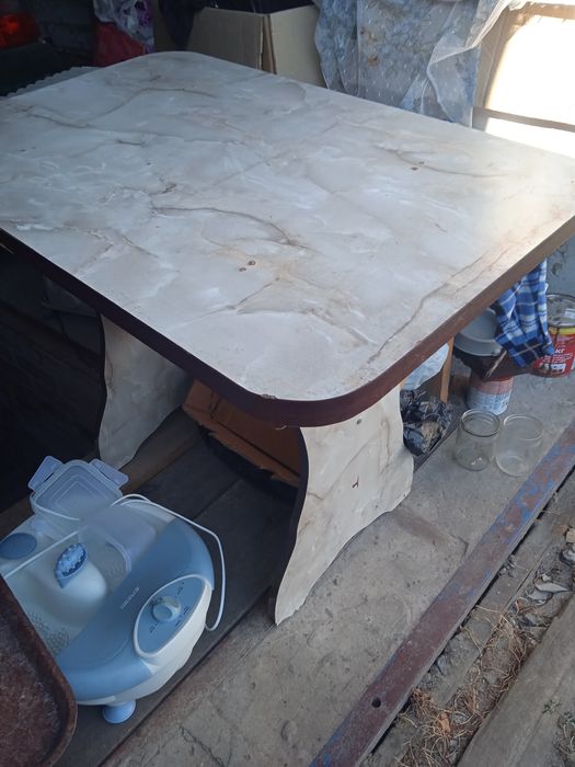 Стол кухонный продам