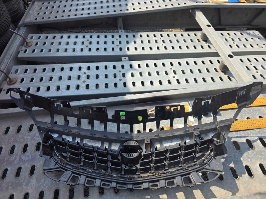atrapa chłodnicy  grill Opel Astra J