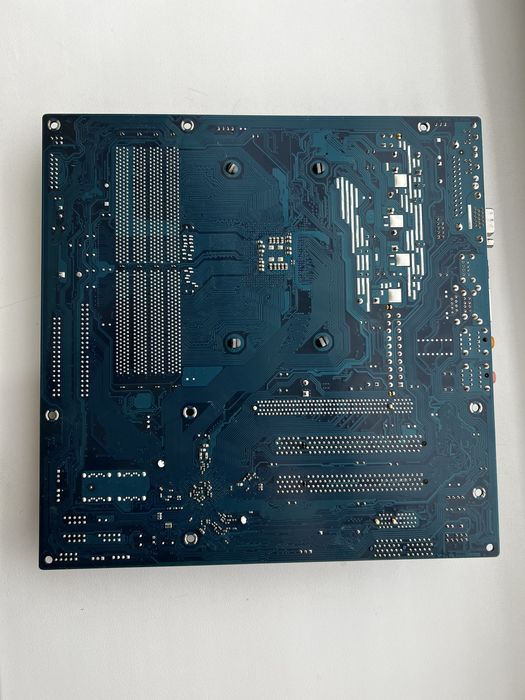 Материнская плата ASRock ALiveNF6G-DVI Материнська плата ALiveNF6G