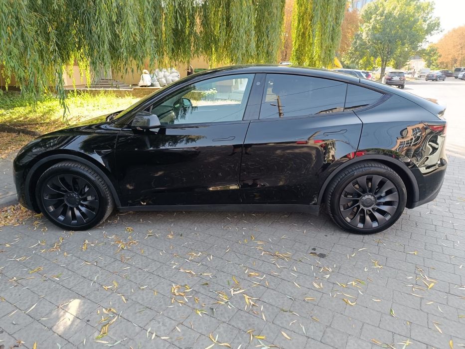 Tesla Y 2023 ПРОДАМ