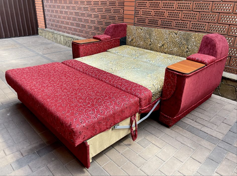 Сучасний, стильний диван-ліжко «Меркурій»  розкладний. Стан Ідеальний.