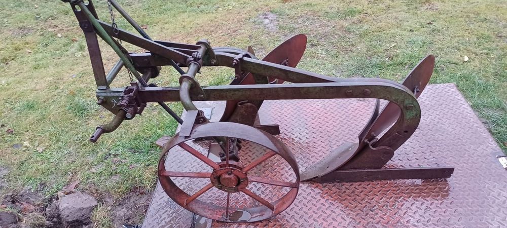 Двокорпусний плуг польський 2 35