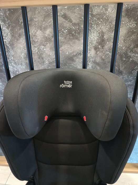 Fotelik samochodowy Britax Römer Kidfix III M ISOFIX 15–36 kg – stan bardzo dobry