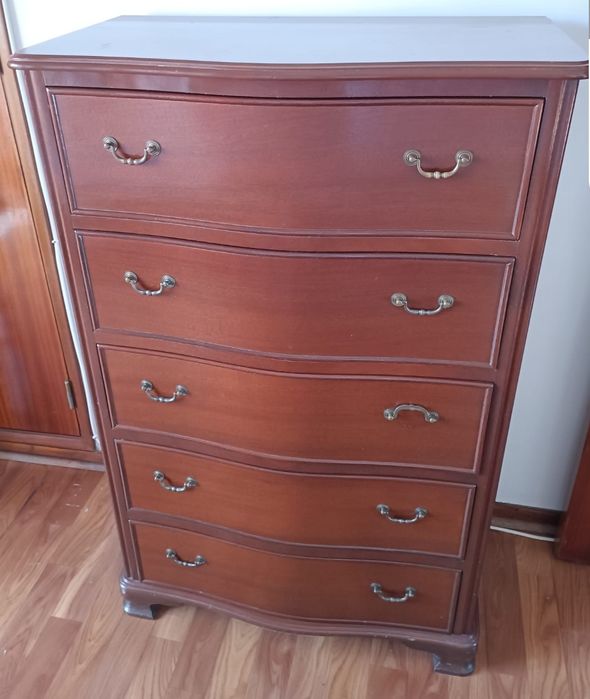 Móvel madeira com espelho