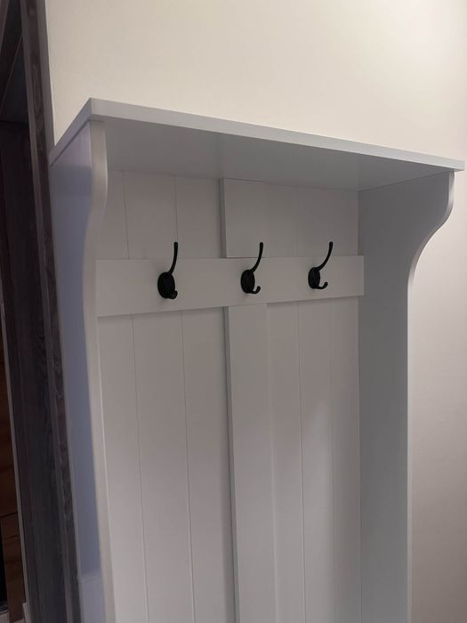 Szafka z wieszakami na korytarz
