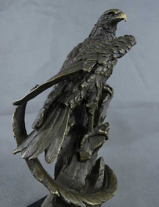 Figura ORZEŁ sokół BRĄZ marmur RZEŹBA sygnowana 27 cm 3,3 kg