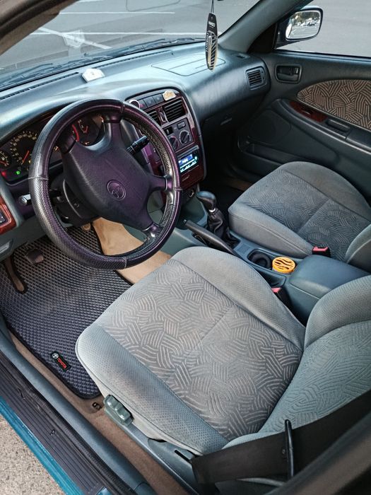 Продам машину Тайота Авенсис