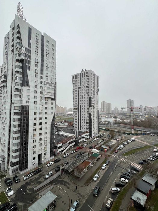 Нова квартира на Срібнокільській 4. Готові до продажу.